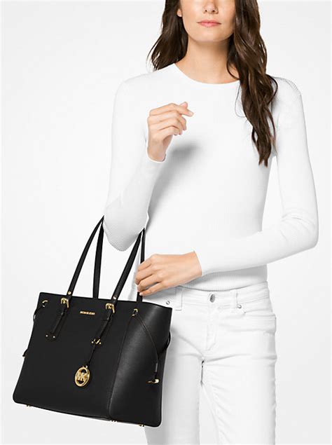 voyager medium crossgrain leather tote